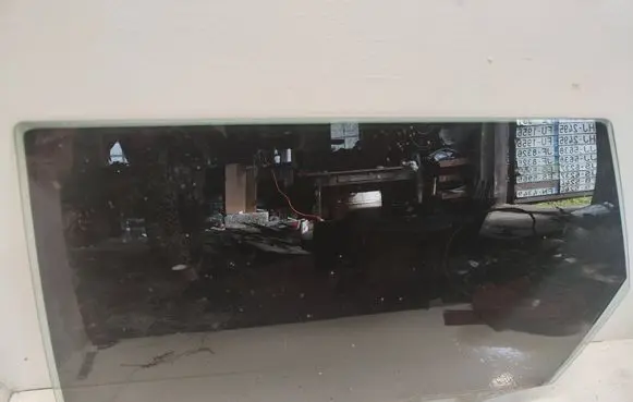 Volvo V70 Rear door window glass DOT57M20AS2 43R001105 E000186