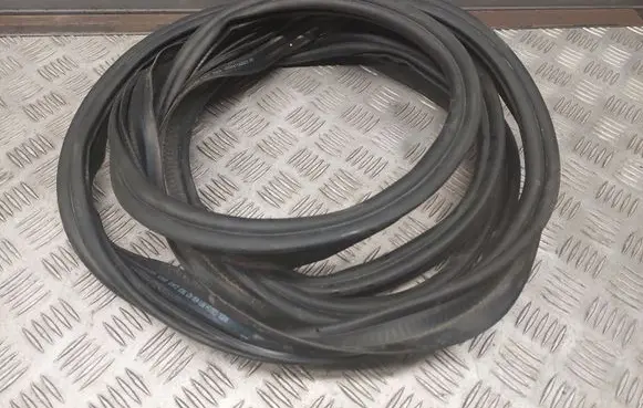 Audi A7 S7 4G Trunk rubber seal (body) 4G8827705B