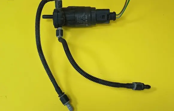 Skoda Fabia Mk1 (6Y) Windscreen/windshield washer pump 1T0955651A