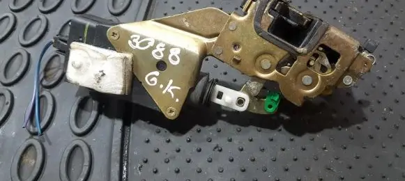 Mitsubishi Carisma Rear door lock