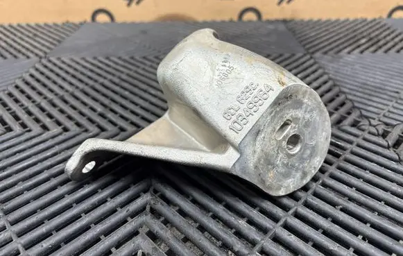 Chevrolet Corvette C6 Engine mounting bracket 10349964
