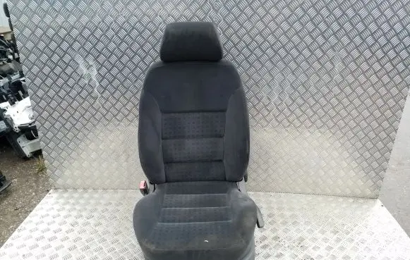 Volkswagen Golf IV Front driver seat 