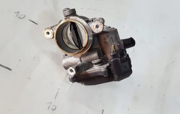 Volkswagen Golf VII Throttle valve
