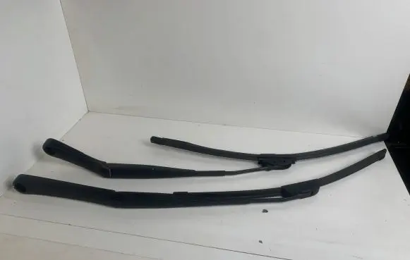 Saab 9-3 Ver2 Windshield/front glass wiper blade 12755308 12755311
