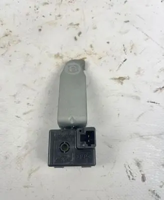 Toyota Land Cruiser (J120) Horn buzzer relay 86652-51010