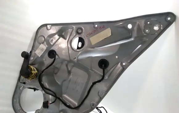 Rear door manual window regulator