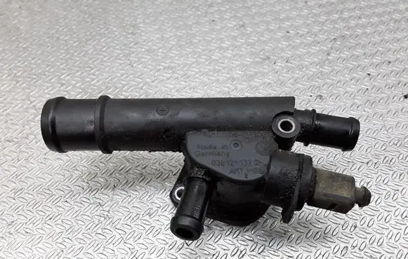 Volkswagen Golf V Engine coolant pipe/hose 038121132D