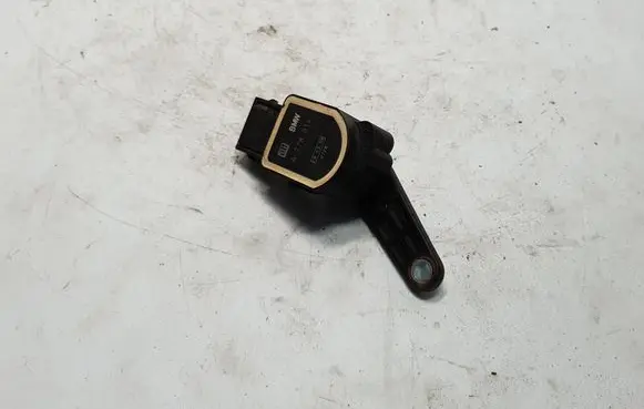 Headlight/headlamp level sensor