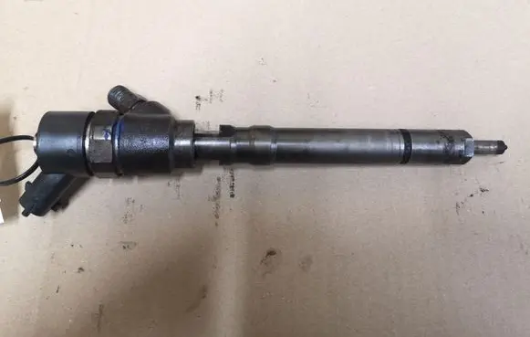 KIA Carens I Fuel injector 0445110064