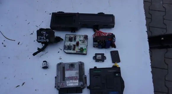 Renault Scenic III - Grand scenic III Engine control unit/module ECU 237101074R