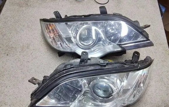 Subaru Outback Headlights/headlamps set 10020954 10020959