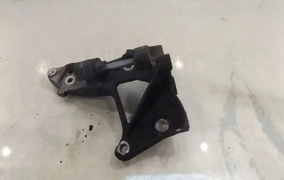 Ford C-MAX I Generator/alternator bracket 