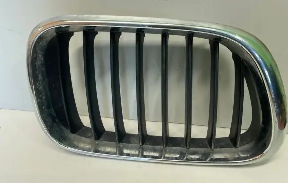 BMW X5 E53 Front bumper upper radiator grill 51138247674 8247674
