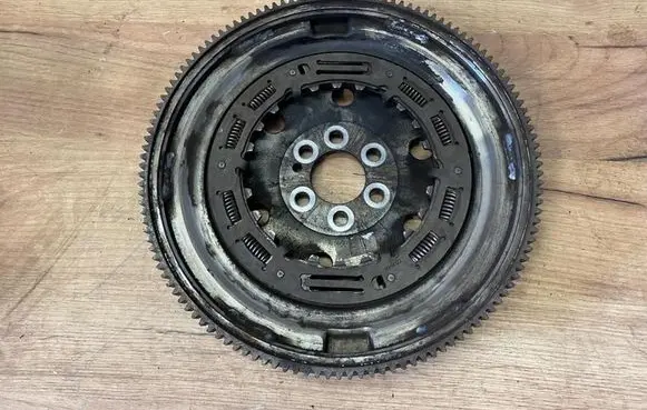Volkswagen Golf VIII Dual mass flywheel 04E105266K