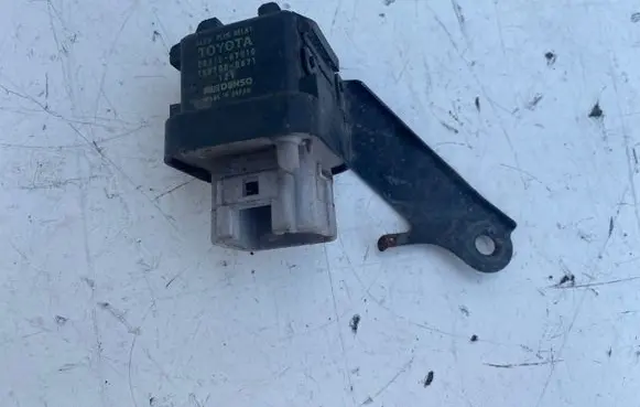 Toyota Corolla Verso E121 Glow plug pre-heat relay 2861067010