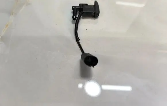 BMW X3 E83 Windshield washer spray nozzle 7110851 7110831