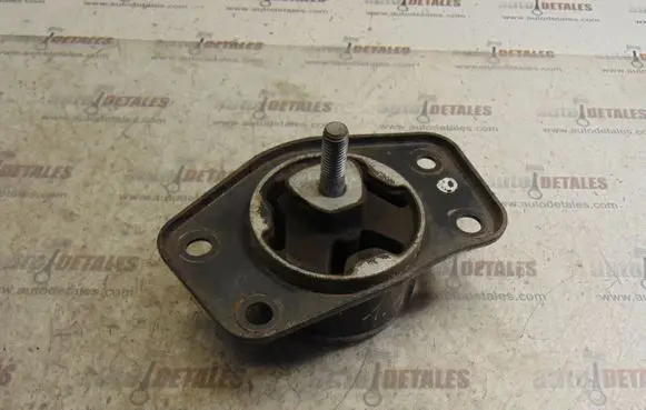 Mitsubishi Colt Engine mount bracket