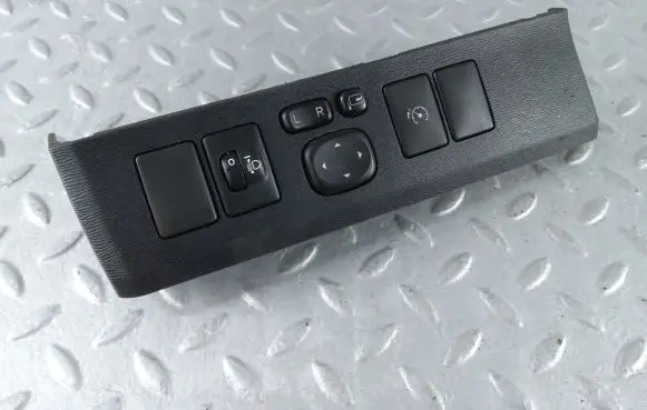 Wing mirror switch