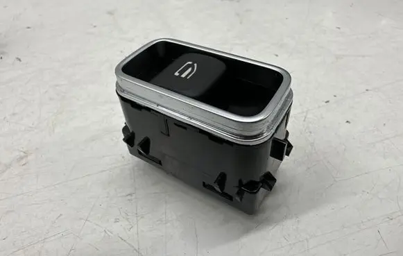 Mercedes-Benz CLA C118 X118 Electric window control switch A1679050201