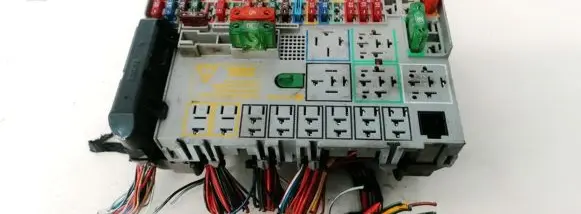 Opel Zafira A Fuse box set 90589979 90589965