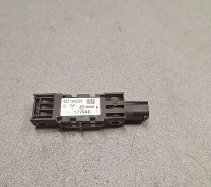 Chrysler 300 - 300C Airbag deployment crash/impact sensor 04671779AC 090304 0377300381