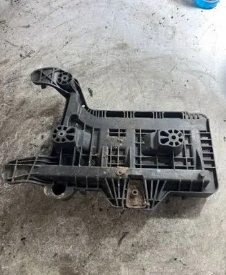 Volkswagen Touareg I Battery box tray 1K0915333C