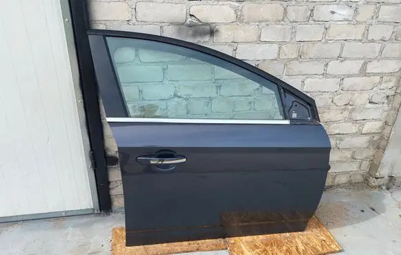 Ford Mondeo MK IV Front door