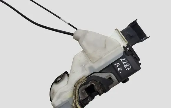 Peugeot 508 Front door lock A02522