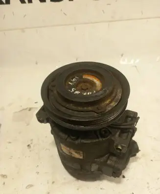 Volkswagen PASSAT B5 Air conditioning (A/C) compressor (pump) 8D0260805B