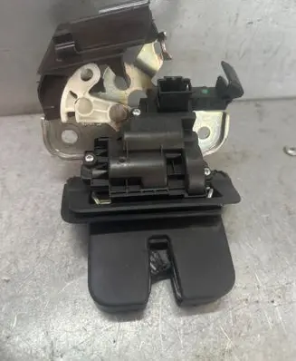 Audi A6 S6 C7 4G Tailgate/trunk/boot lock/catch/latch 8R0827505