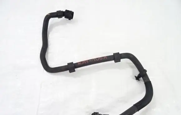 Engine coolant pipe/hose