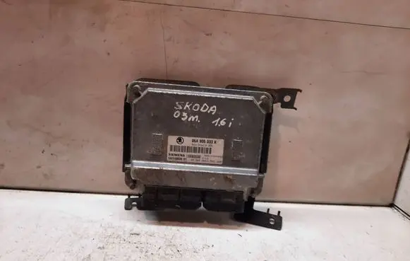 Skoda Octavia Mk1 (1U) Engine control unit/module 06A906033K 5WP4003901