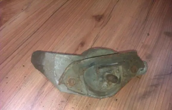 Ford Escort Engine mount bracket 94ab6b049
