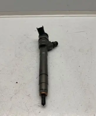 Renault Megane III Fuel injector H8201055367 0445110 8ZH47W8