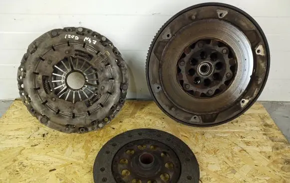 BMW 3 E90 E91 Clutch set kit 7577479 21207567829 21207637279