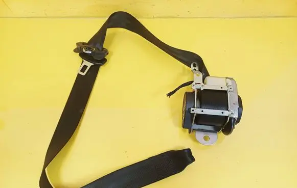 Seat Ibiza III (6L) Front seatbelt 8L3857706L