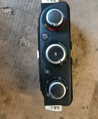Renault Megane III Climate control unit E1072183A 11111821