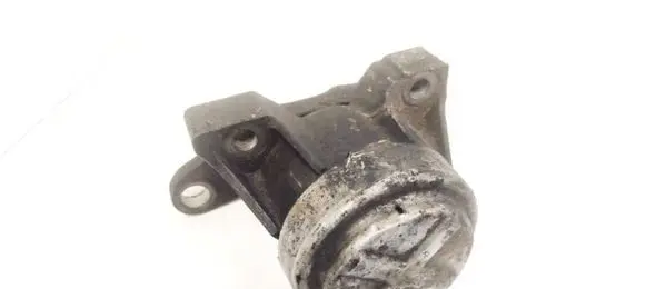 Ford Mondeo MK IV Engine mount bracket