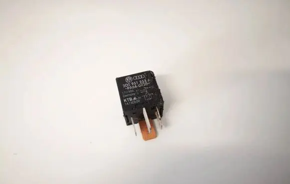 Volkswagen Touran I Other relay 3d0951253a