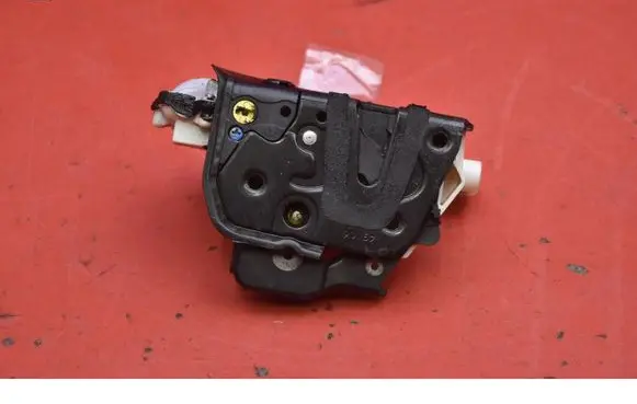 Audi A8 S8 D3 4E Rear door lock 4F0839015