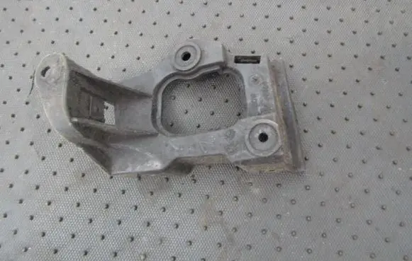 Audi A6 S6 C5 4B Fender mounting bracket 4b0853921b