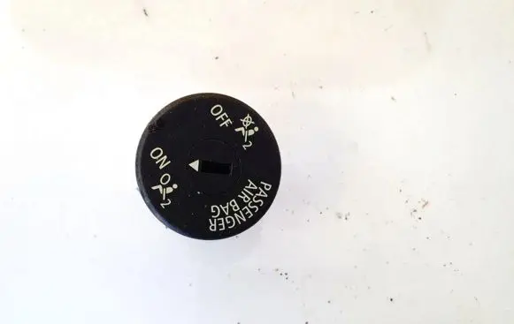 Passenger airbag on/off switch
