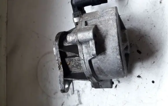 Renault Megane II Vacuum pump