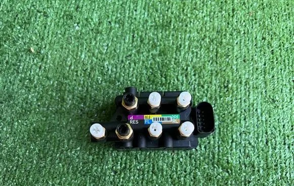 Tesla Model X Air suspension control unit module (rear) 102791900B U000413796 0000413796