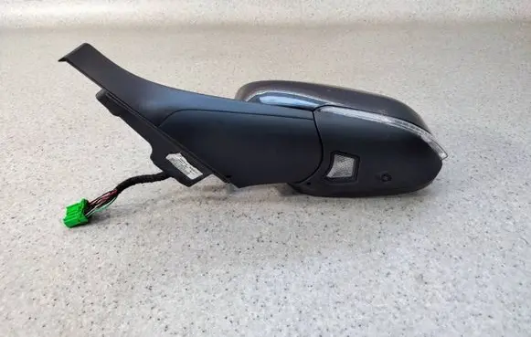 Volvo S80 Front door electric wing mirror 