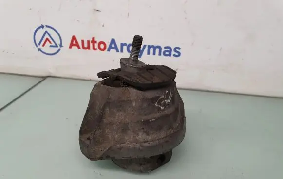 BMW 5 E60 E61 Engine mount bracket 6761090 22116761090
