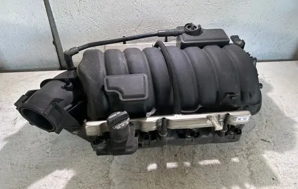 Dodge Challenger Intake manifold