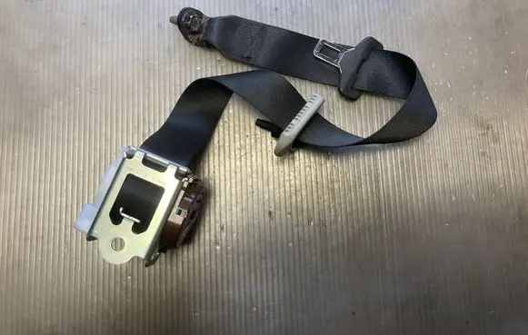 Nissan Qashqai+2 Rear seatbelt 88845EY10A 045820