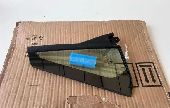 Audi Q2 - Side middle window/glass 81A845214E
