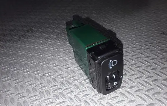 Mitsubishi Lancer VIII Headlight level height control switch